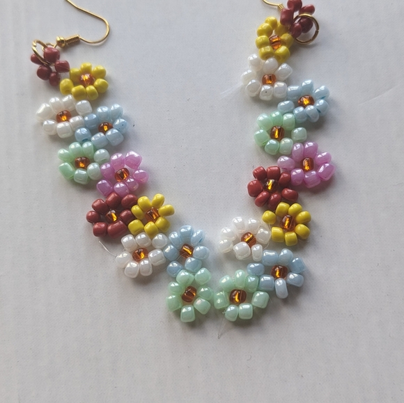 🌹"3/25🌹New* Multicolor Flower  Beaded Earrings - Picture 10 of 14